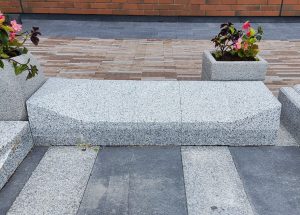 KERBSTONE GRANITE CAR ENTRY LEFT/RIGHT STONE 300x260x500