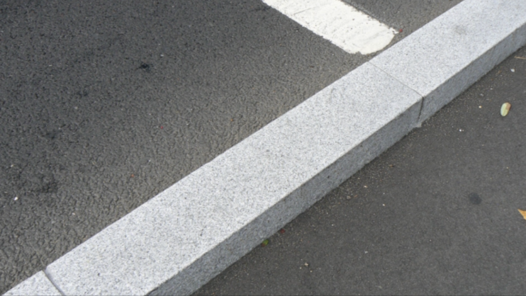 KERBSTONE GRANITE HIGH QUADRO STONE