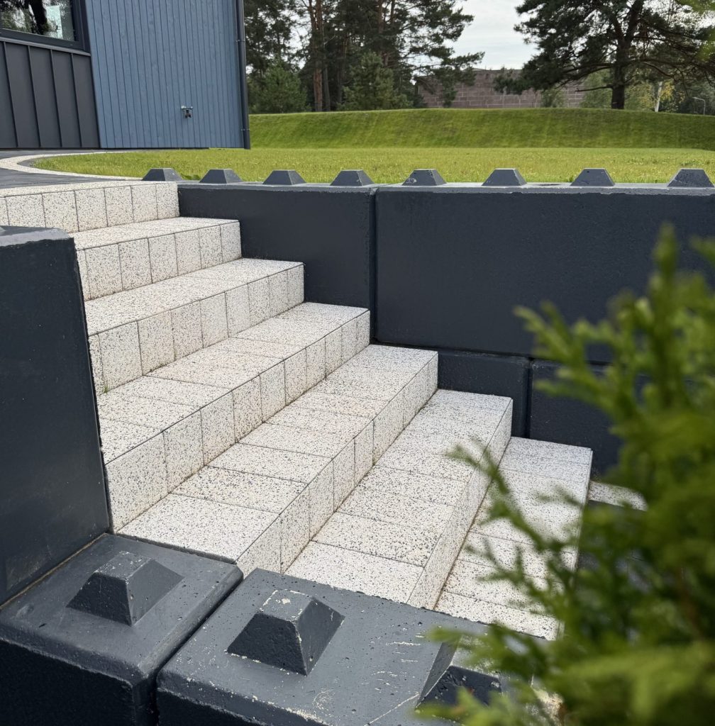 SCANDINAVIAN MOSAIC 6 BLACK AND SCANDINAVIAN MOSAIC 6 WHITE MARBLE (SIGNATURE), KERBSTONE 8 BLACK