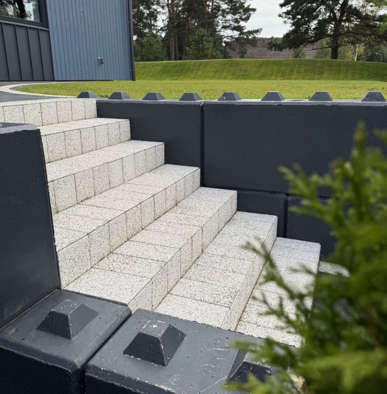 SCANDINAVIAN MOSAIC 6 BLACK AND SCANDINAVIAN MOSAIC 6 WHITE MARBLE (SIGNATURE), KERBSTONE 8 BLACK