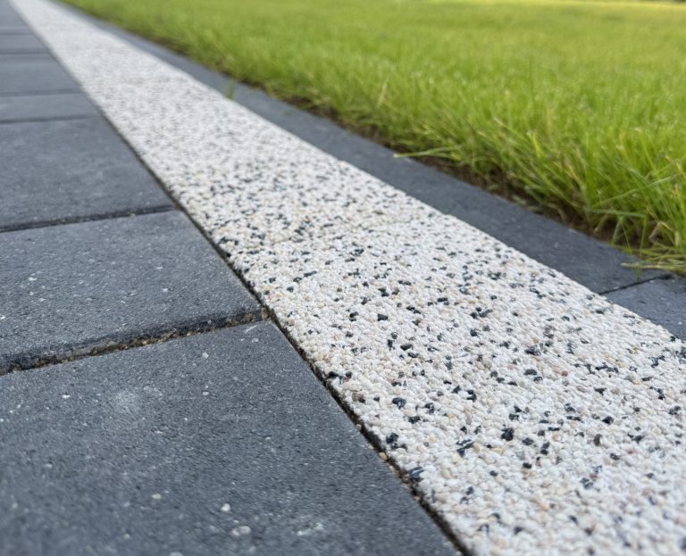 SCANDINAVIAN MOSAIC 6 BLACK AND SCANDINAVIAN MOSAIC 6 WHITE MARBLE (SIGNATURE), KERBSTONE 8 BLACK