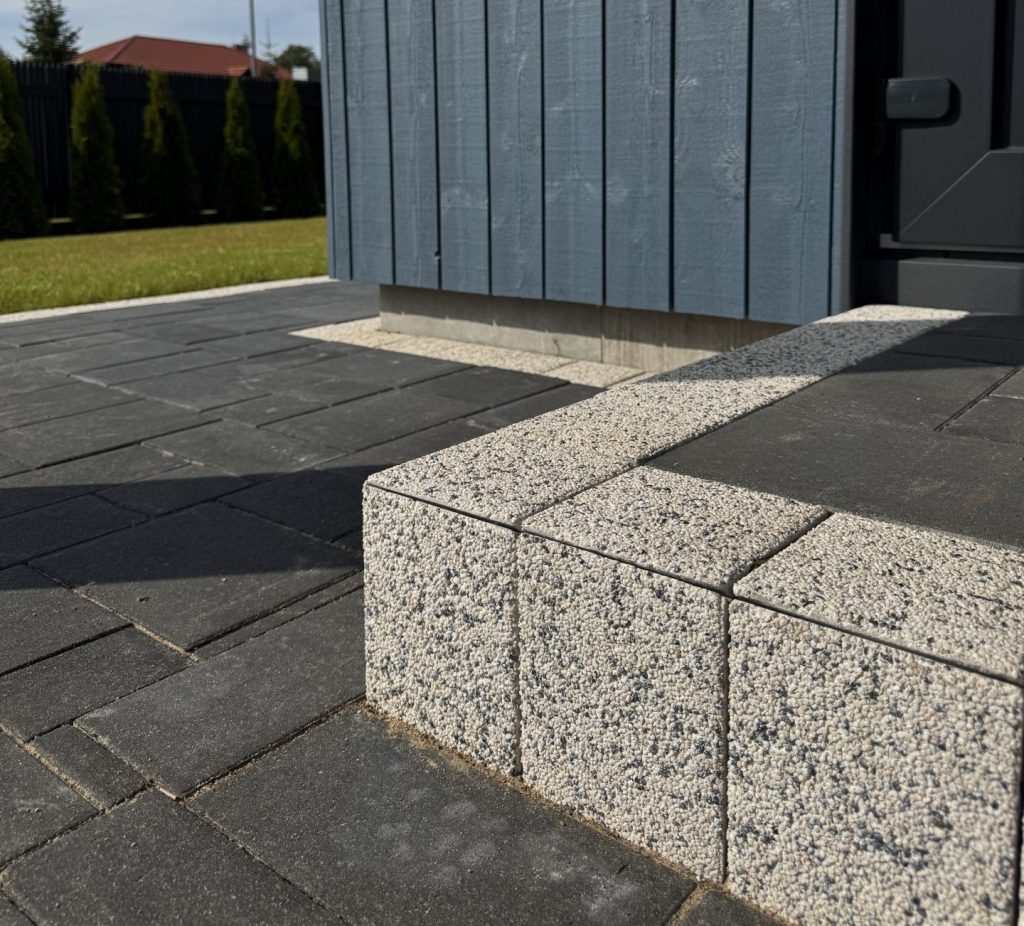 SCANDINAVIAN MOSAIC 6 BLACK AND SCANDINAVIAN MOSAIC 6 WHITE MARBLE (SIGNATURE), KERBSTONE 8 BLACK