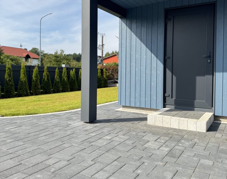SCANDINAVIAN MOSAIC 6 BLACK AND SCANDINAVIAN MOSAIC 6 WHITE MARBLE (SIGNATURE), KERBSTONE 8 BLACK