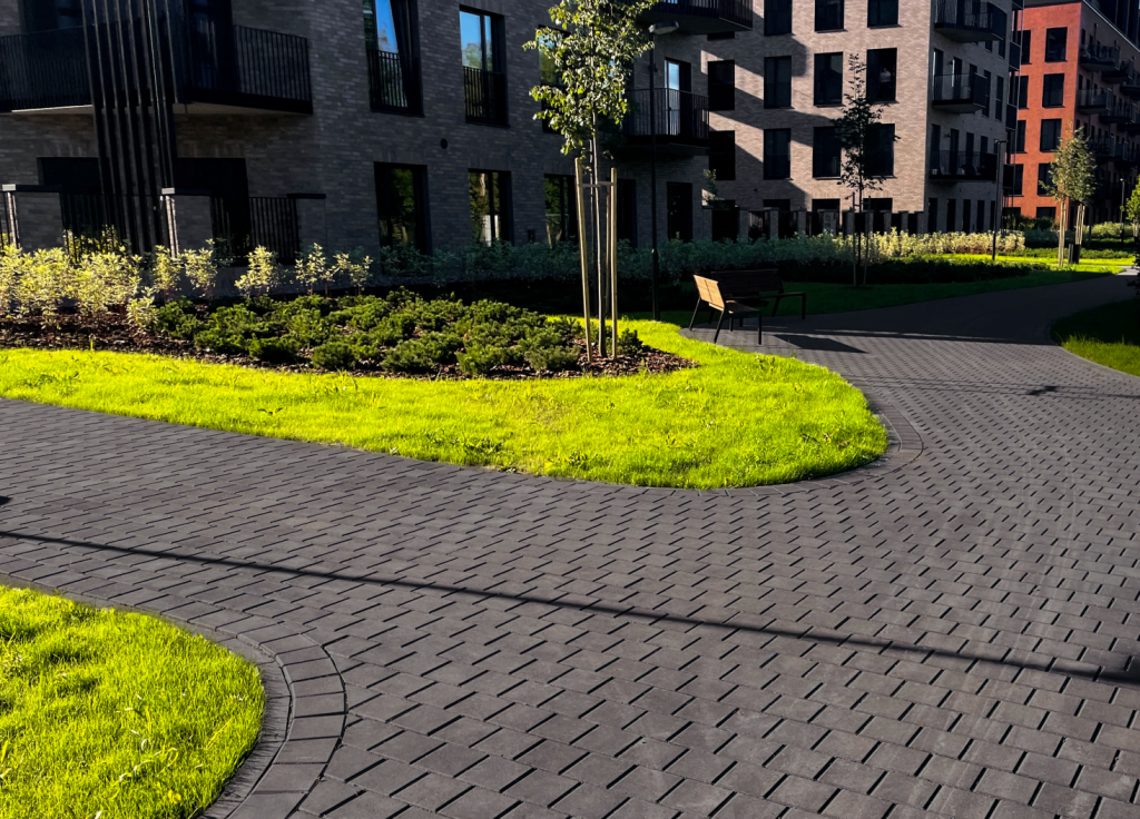 DEKOR 150 MODERN BLACK + KERBSTONE 8 BLACK