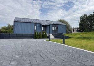 SCANDINAVIAN MOSAIC 6 MODERN BLACK AND SCANDINAVIAN MOSAIC 6 MODERN WHITE MARBLE (SIGNATURE), KERBSTONE 8 BLACK