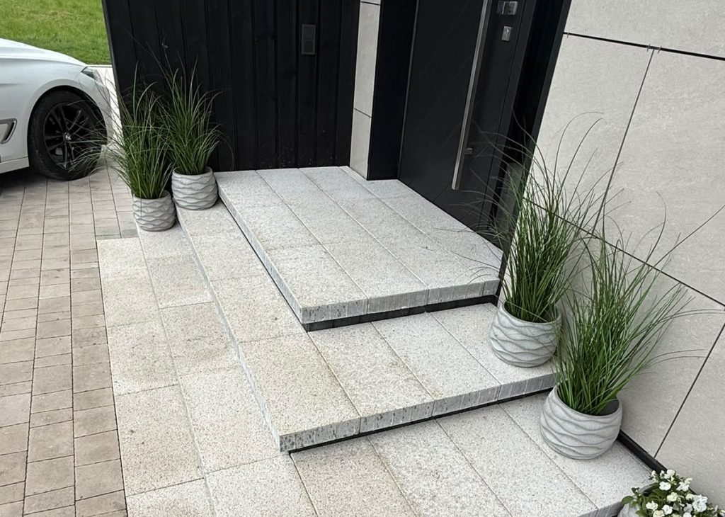 DEKOR 600 MODERN WHITE MARBLE AND MITAVA MOSAIC 6 COMFORT GREY